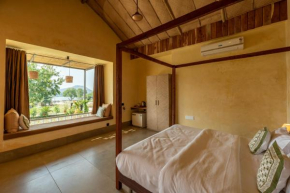 1br Cottage with Pool - Lakeside Haven by Roamhome